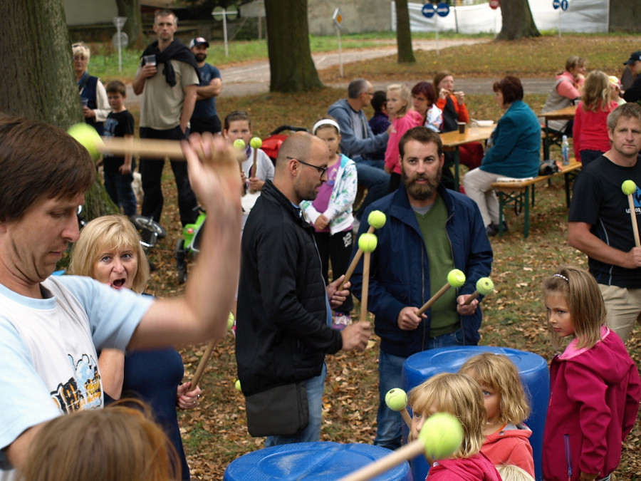 Ander show uchv�tila bubnov�n�m v�echny generace.